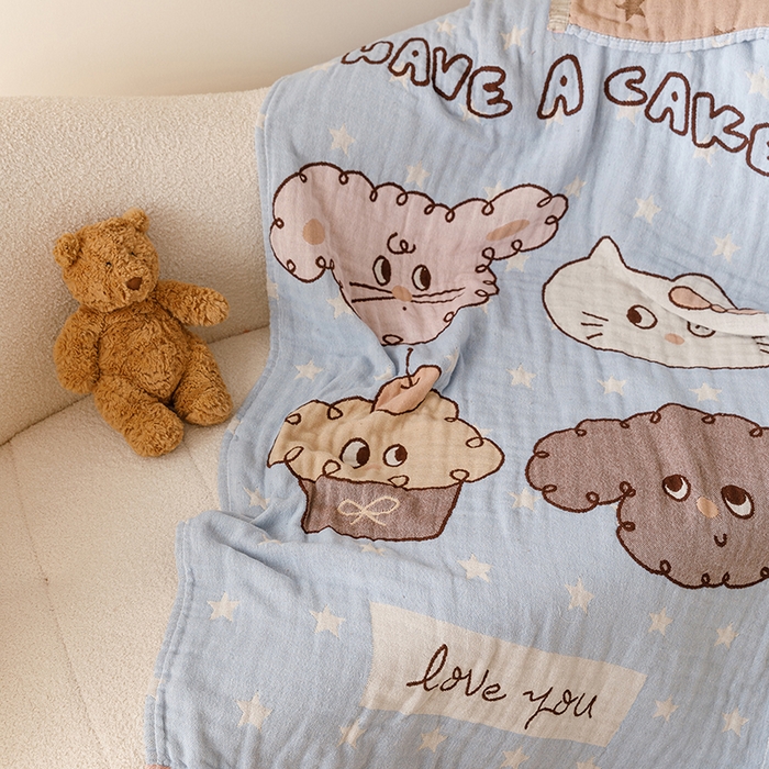 91家纺网 家纺一手货源 找家纺 麻依 2025新款全棉四层纱布浴巾披肩旅行毯 动物蛋糕