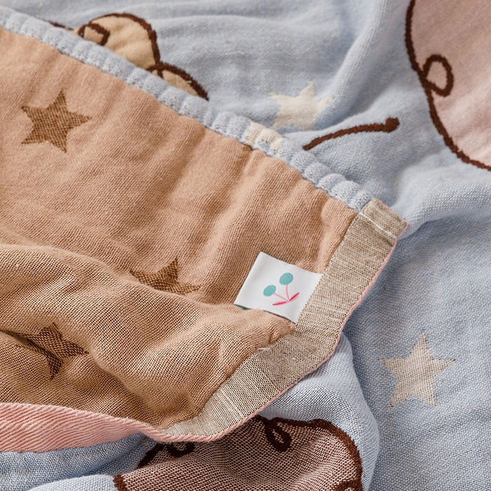 91家纺网 家纺一手货源 找家纺 麻依 2025新款全棉四层纱布浴巾披肩旅行毯 动物蛋糕