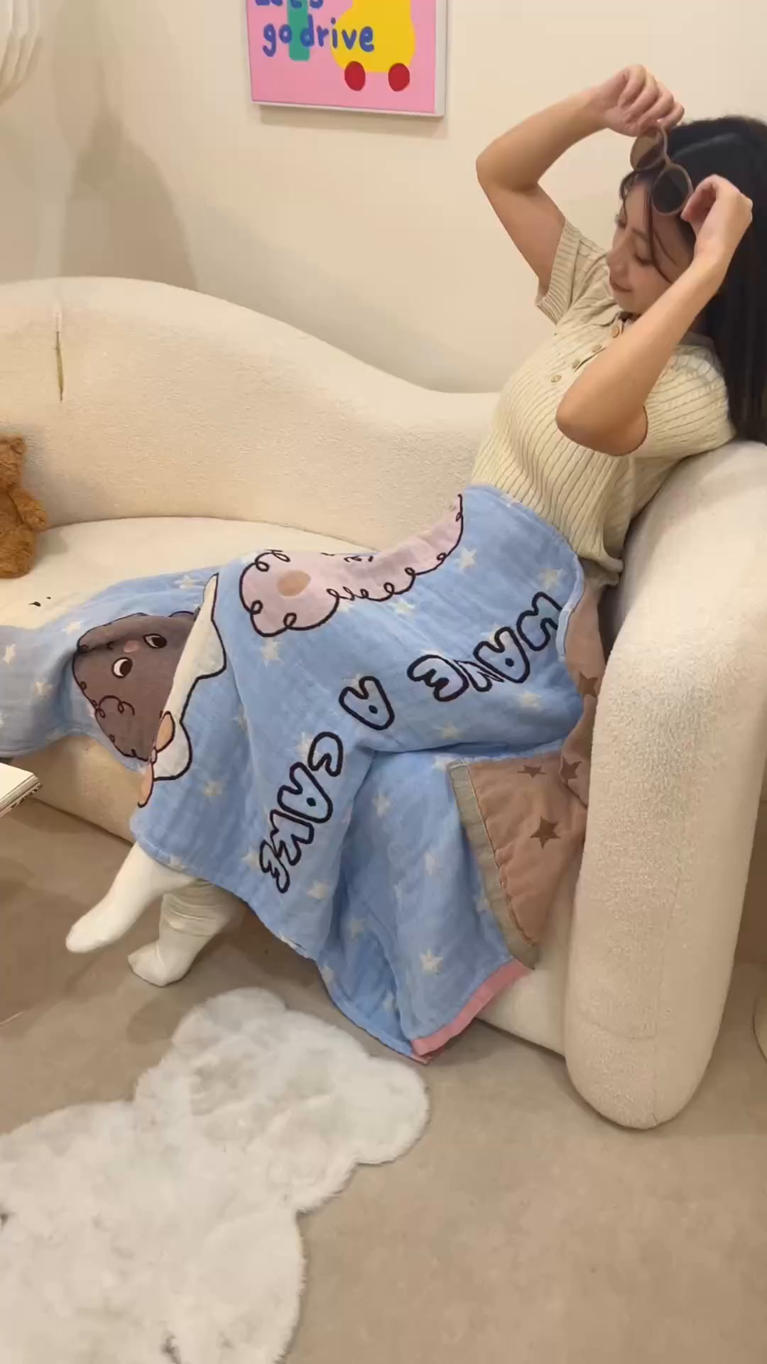 91家纺网 家纺一手货源 找家纺 麻依 2025新款全棉四层纱布浴巾披肩旅行毯 动物蛋糕