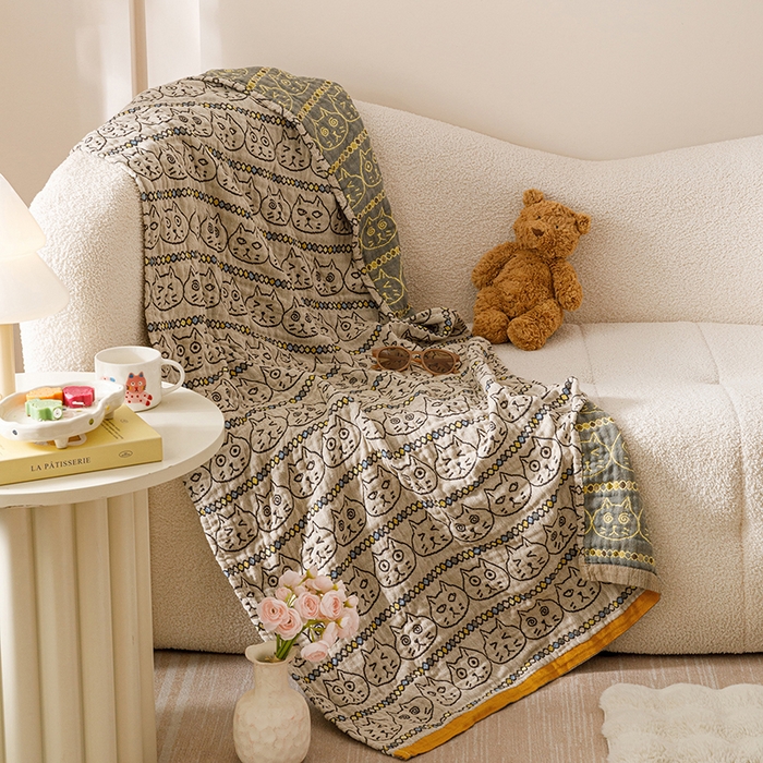 91家纺网 家纺一手货源 找家纺 麻依 2025新款全棉四层纱布浴巾披肩旅行毯 搞怪猫