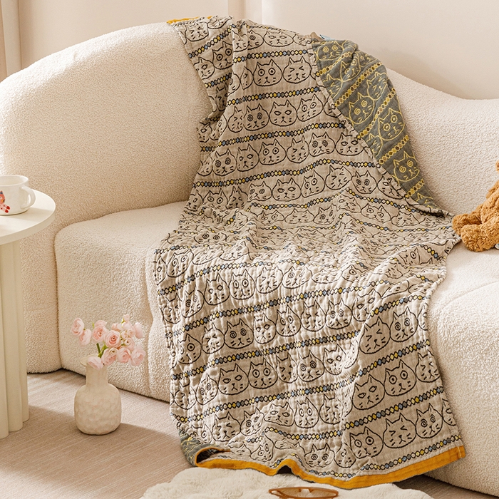 91家纺网 家纺一手货源 找家纺 麻依 2025新款全棉四层纱布浴巾披肩旅行毯 搞怪猫