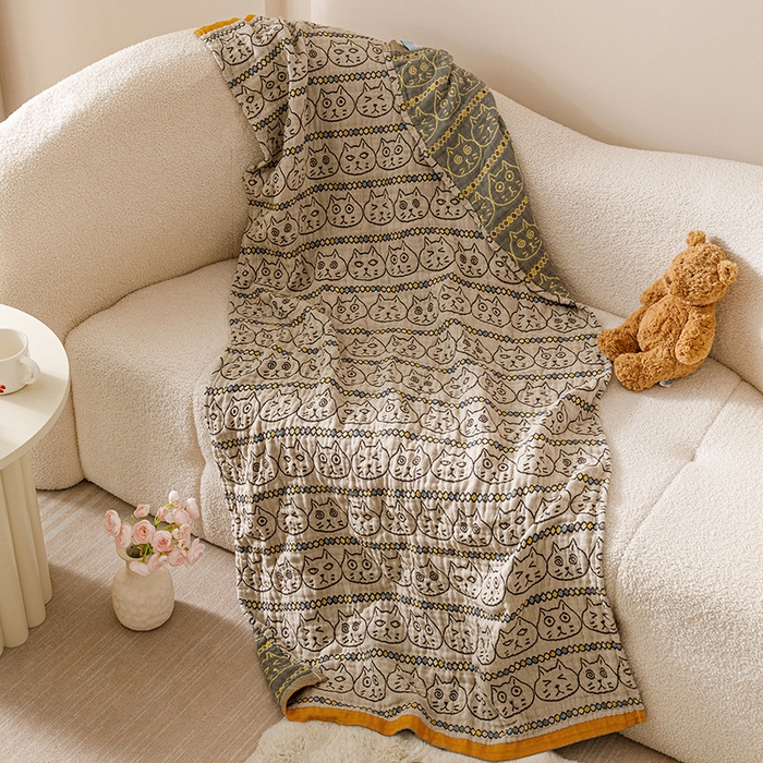 91家纺网 家纺一手货源 找家纺 麻依 2025新款全棉四层纱布浴巾披肩旅行毯 搞怪猫