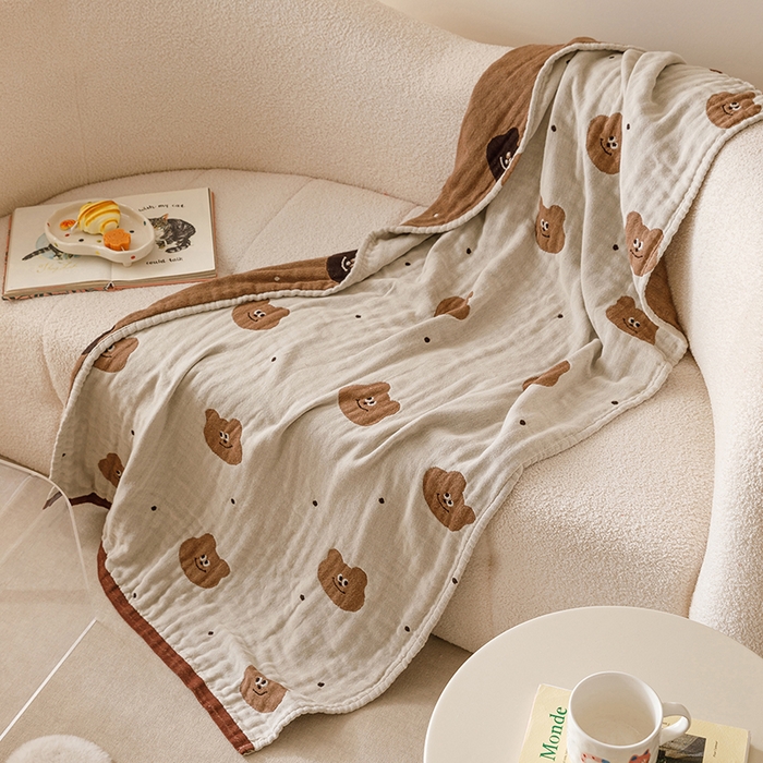 91家纺网 家纺一手货源 找家纺 麻依 2025新款全棉四层纱布浴巾披肩旅行毯 幻想熊