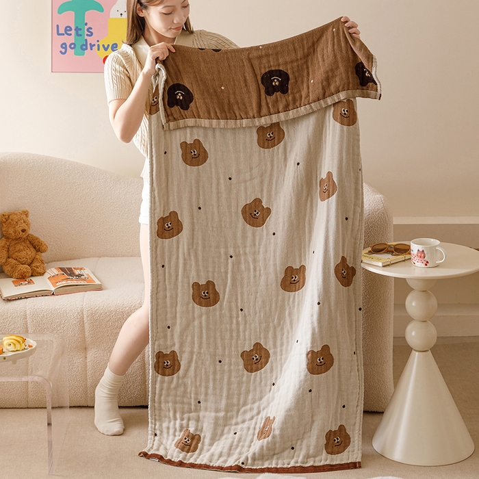 91家纺网 家纺一手货源 找家纺 麻依 2025新款全棉四层纱布浴巾披肩旅行毯 幻想熊