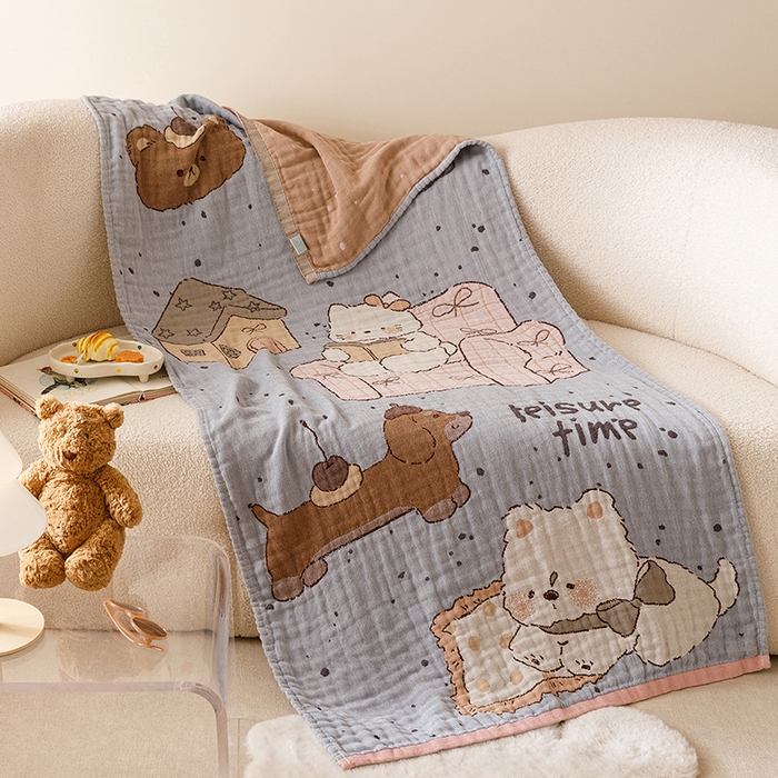 91家纺网 家纺一手货源 找家纺 麻依 2025新款全棉四层纱布浴巾披肩旅行毯 瞌睡狗狗