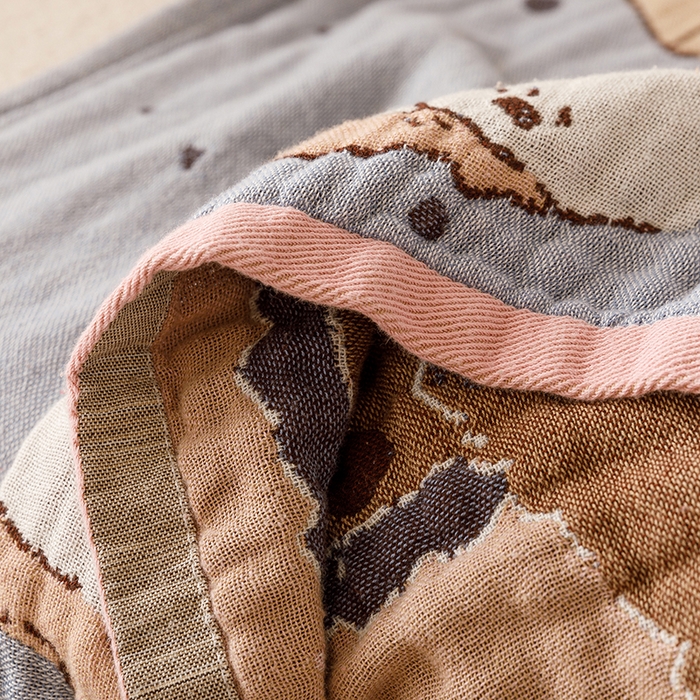 91家纺网 家纺一手货源 找家纺 麻依 2025新款全棉四层纱布浴巾披肩旅行毯 瞌睡狗狗