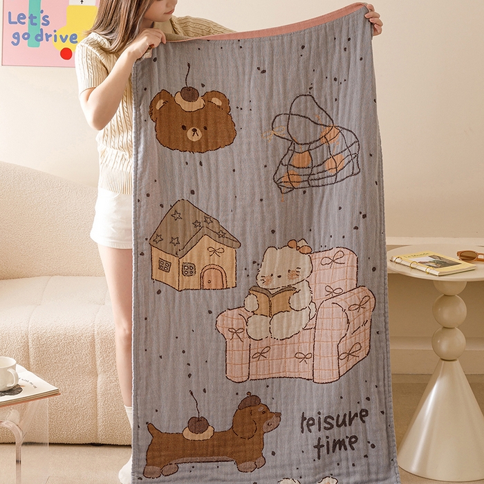 91家纺网 家纺一手货源 找家纺 麻依 2025新款全棉四层纱布浴巾披肩旅行毯 瞌睡狗狗