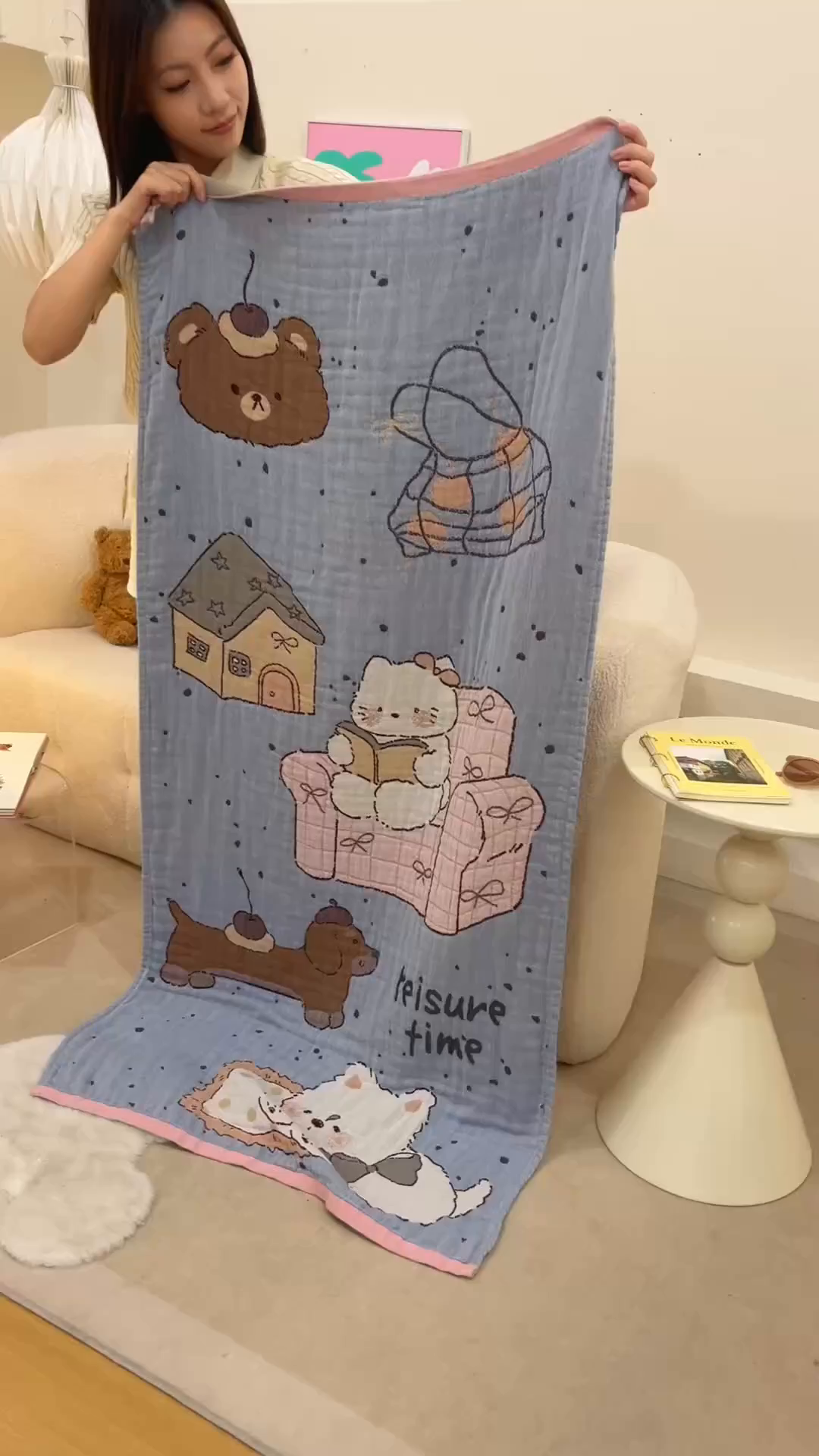 91家纺网 家纺一手货源 找家纺 麻依 2025新款全棉四层纱布浴巾披肩旅行毯 瞌睡狗狗