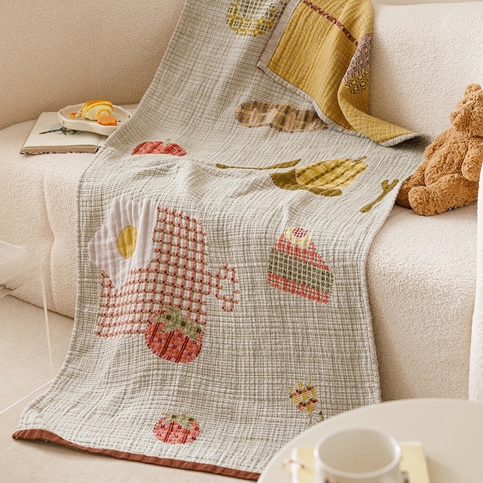 91家纺网 家纺一手货源 找家纺 麻依 2025新款全棉四层纱布浴巾披肩旅行毯 甜品派对