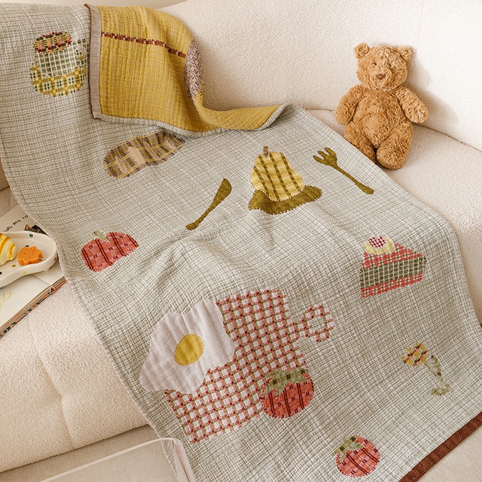 91家纺网 家纺一手货源 找家纺 麻依 2025新款全棉四层纱布浴巾披肩旅行毯 甜品派对