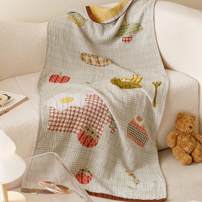 91家纺网 家纺一手货源 找家纺 麻依 2025新款全棉四层纱布浴巾披肩旅行毯 甜品派对