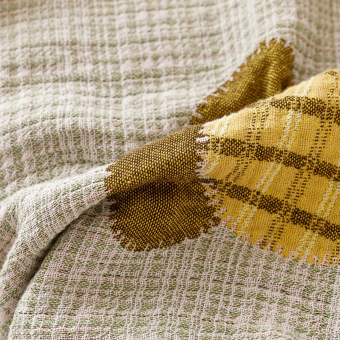 91家纺网 家纺一手货源 找家纺 麻依 2025新款全棉四层纱布浴巾披肩旅行毯 甜品派对