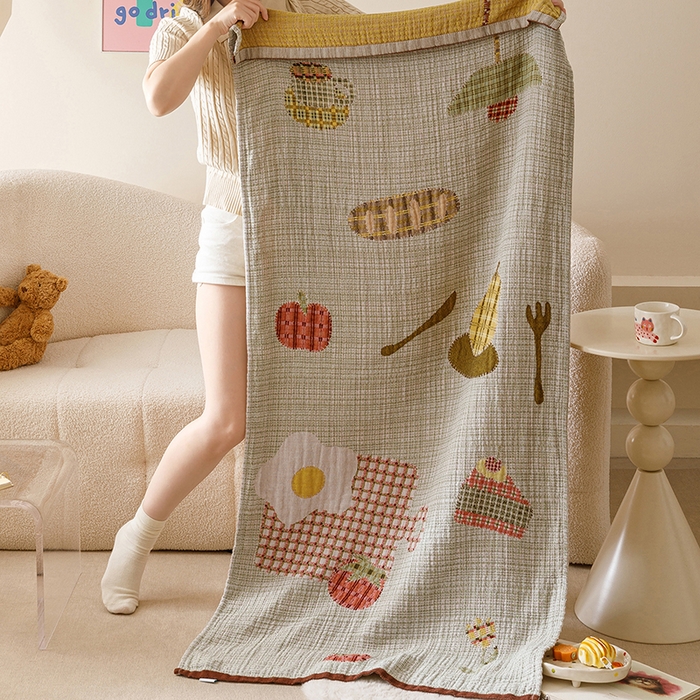 91家纺网 家纺一手货源 找家纺 麻依 2025新款全棉四层纱布浴巾披肩旅行毯 甜品派对