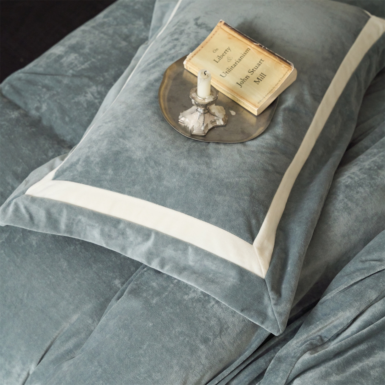 91家纺网 家纺一手货源 找家纺 121 2025新款轻奢新法式德芙绒宝宝绒婴儿绒短毛绒牛奶绒四件套床单被套 繁华-草木灰