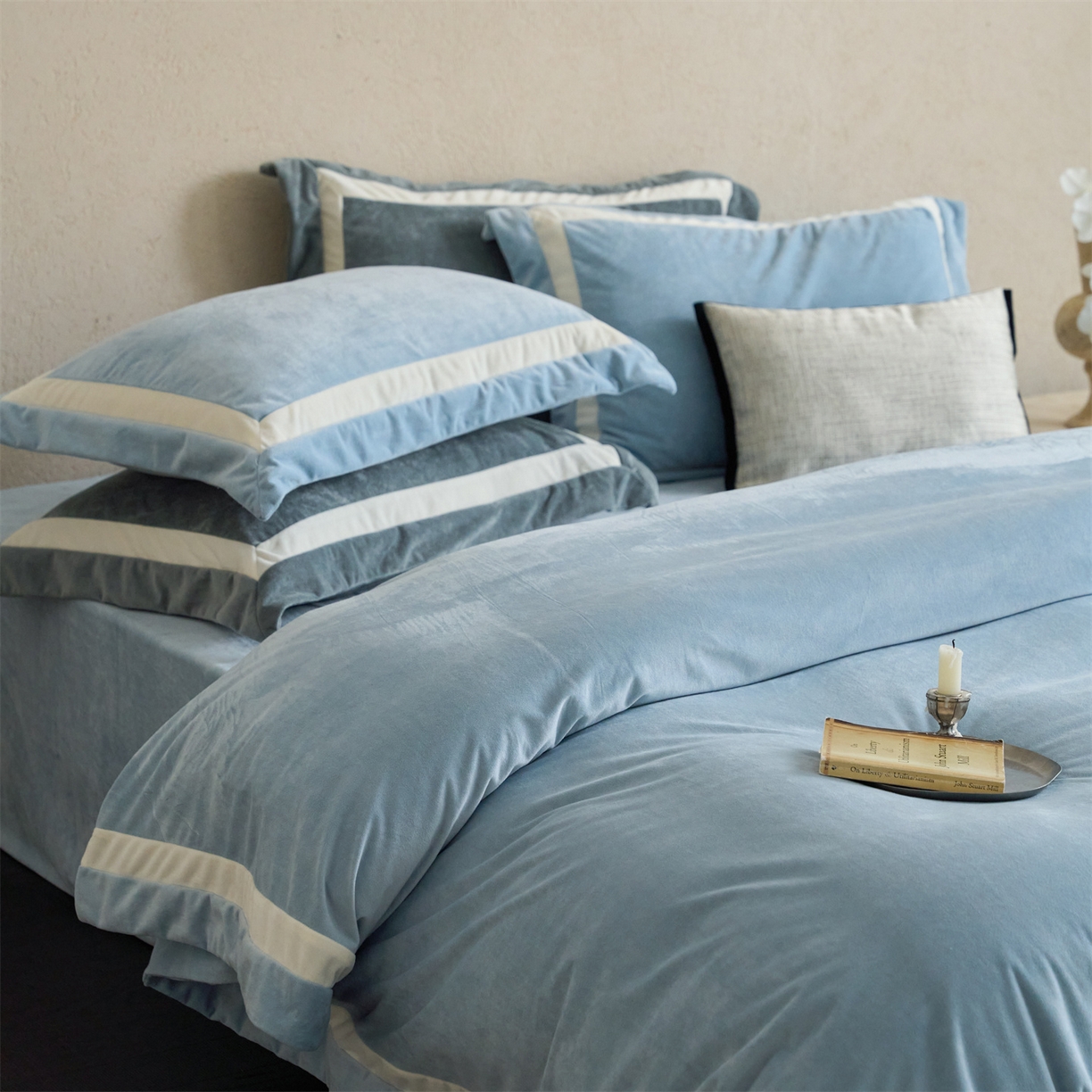 91家纺网 家纺一手货源 找家纺 121 2025新款轻奢新法式德芙绒宝宝绒婴儿绒短毛绒牛奶绒四件套床单被套 繁华-和煦蓝