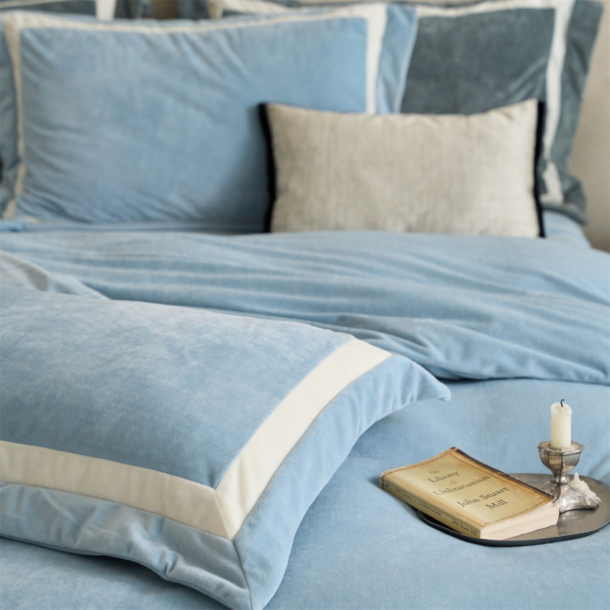 91家纺网 家纺一手货源 找家纺 121 2025新款轻奢新法式德芙绒宝宝绒婴儿绒短毛绒牛奶绒四件套床单被套 繁华-和煦蓝