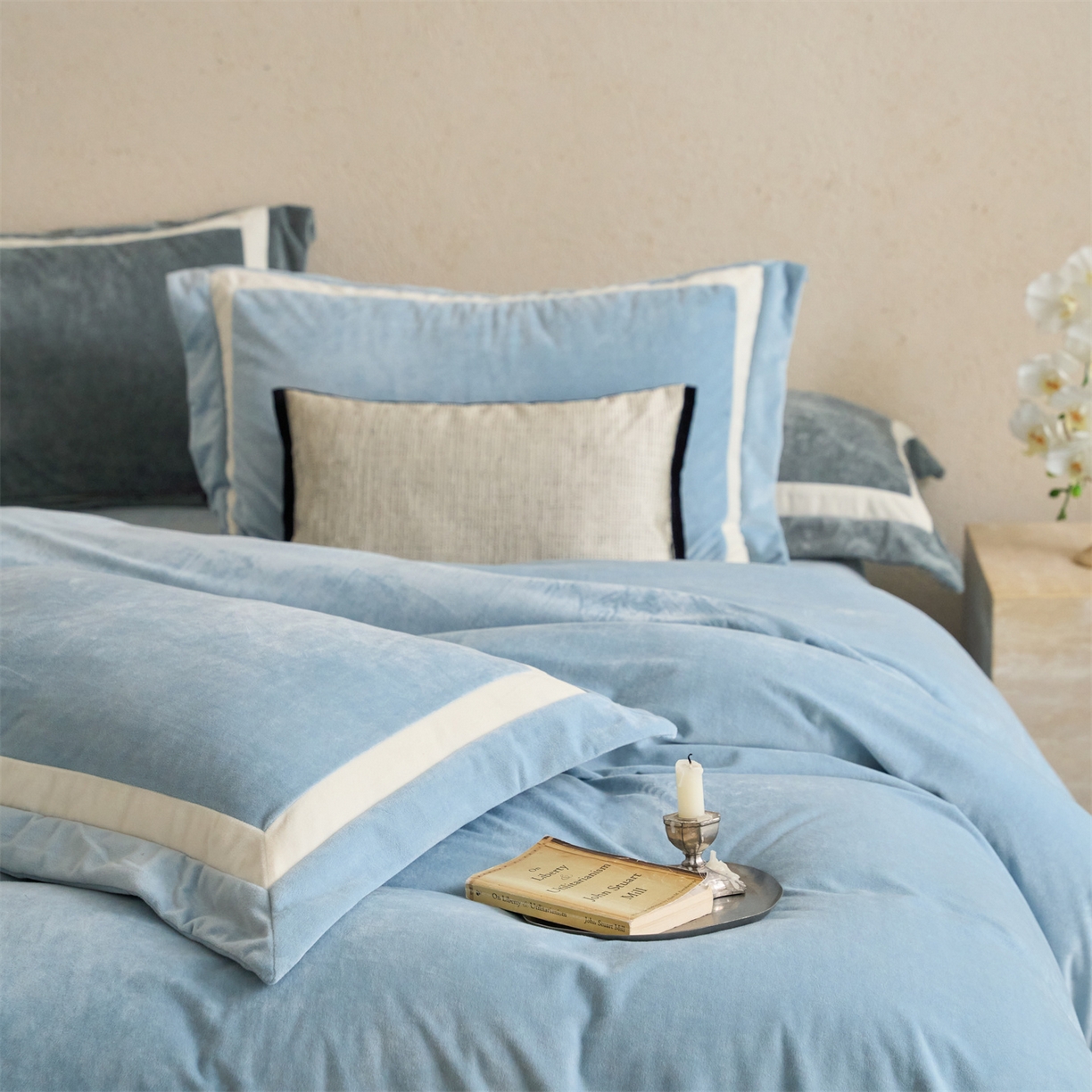 91家纺网 家纺一手货源 找家纺 121 2025新款轻奢新法式德芙绒宝宝绒婴儿绒短毛绒牛奶绒四件套床单被套 繁华-和煦蓝