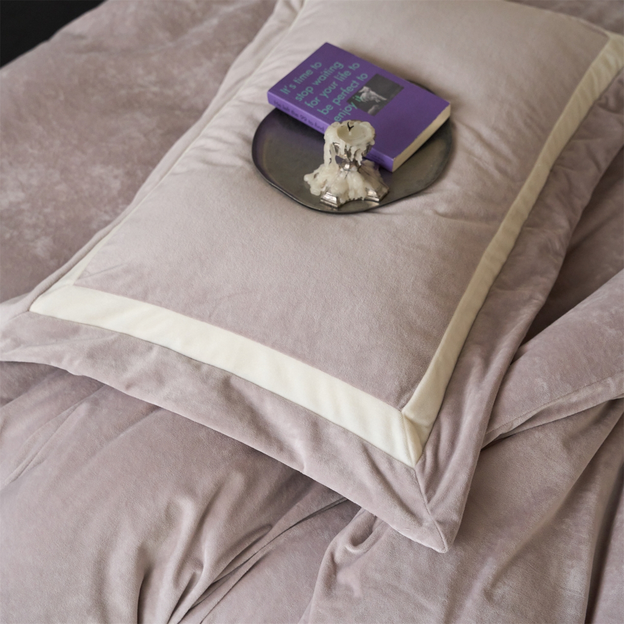 91家纺网 家纺一手货源 找家纺 121 2025新款轻奢新法式德芙绒宝宝绒婴儿绒短毛绒牛奶绒四件套床单被套 繁华-浪漫紫