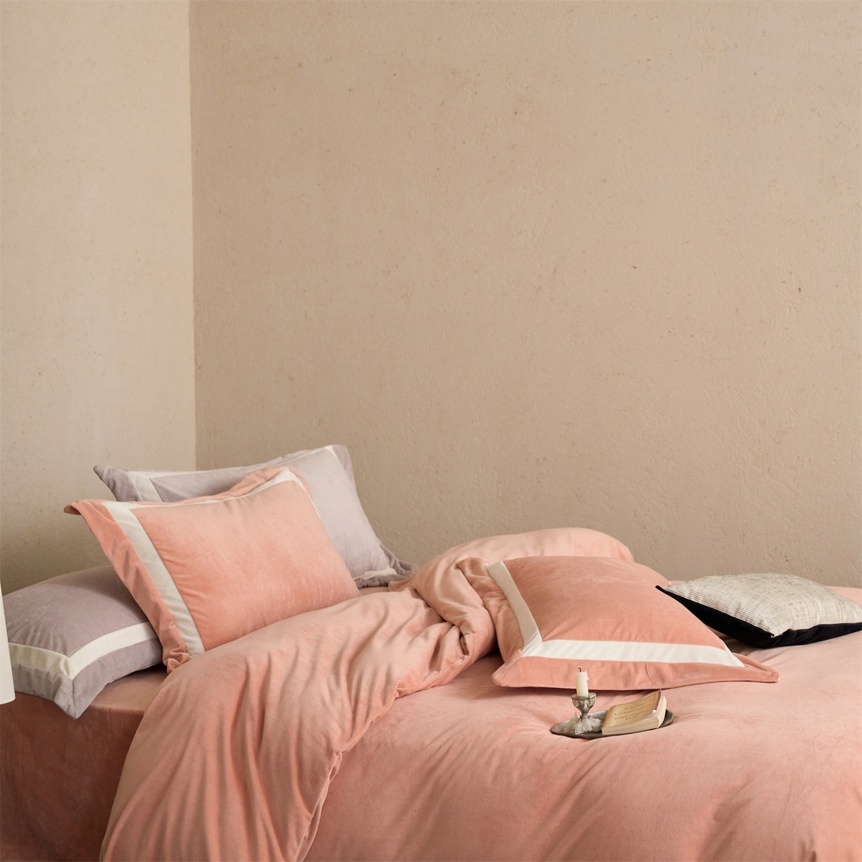 91家纺网 家纺一手货源 找家纺 121 2025新款轻奢新法式德芙绒宝宝绒婴儿绒短毛绒牛奶绒四件套床单被套 繁华-琳琅粉