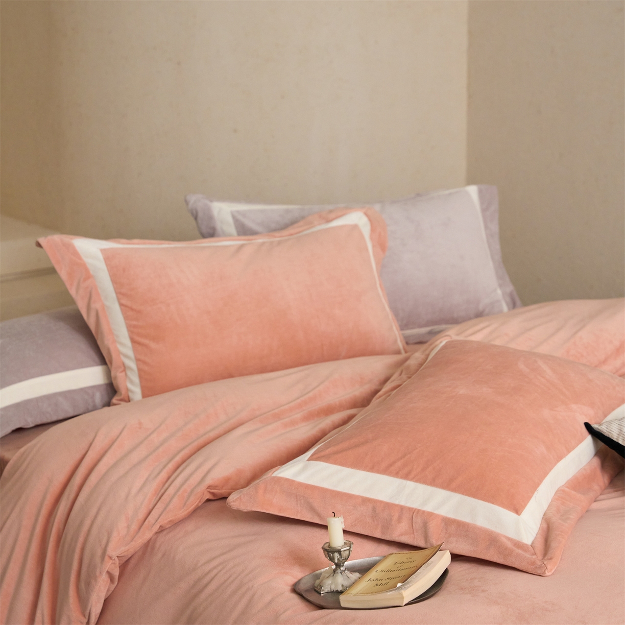 91家纺网 家纺一手货源 找家纺 121 2025新款轻奢新法式德芙绒宝宝绒婴儿绒短毛绒牛奶绒四件套床单被套 繁华-琳琅粉