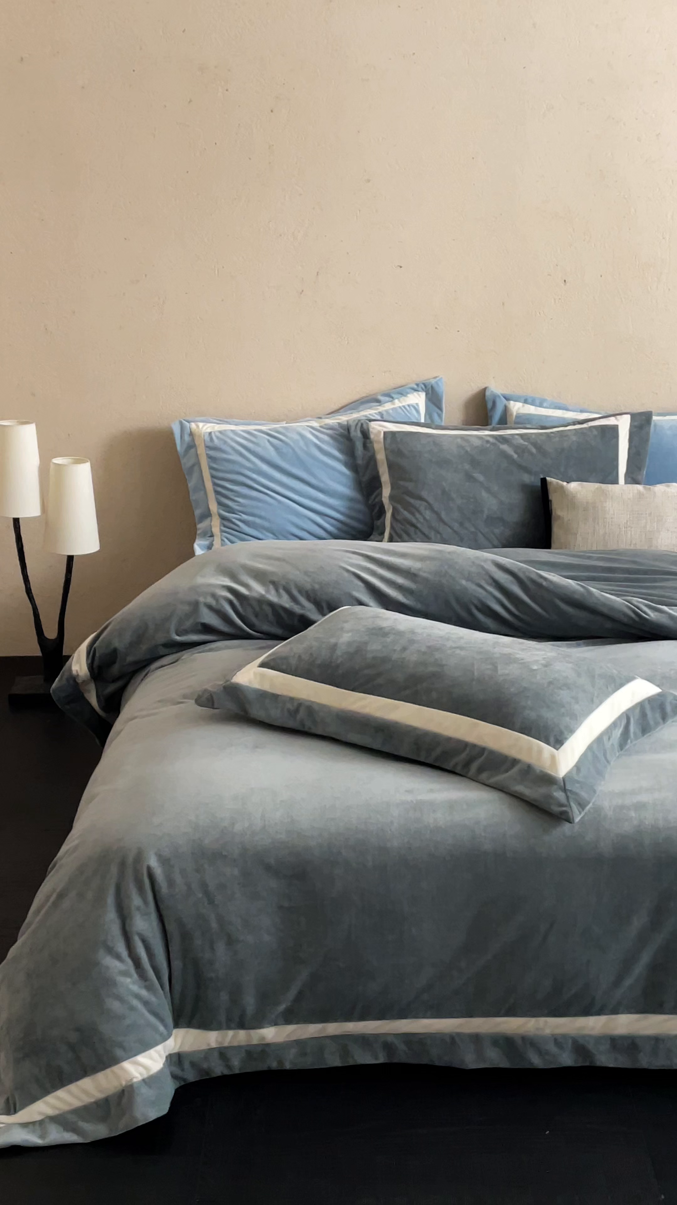 91家纺网 家纺一手货源 找家纺 121 2025新款轻奢新法式德芙绒宝宝绒婴儿绒短毛绒牛奶绒四件套床单被套 繁华-草木灰