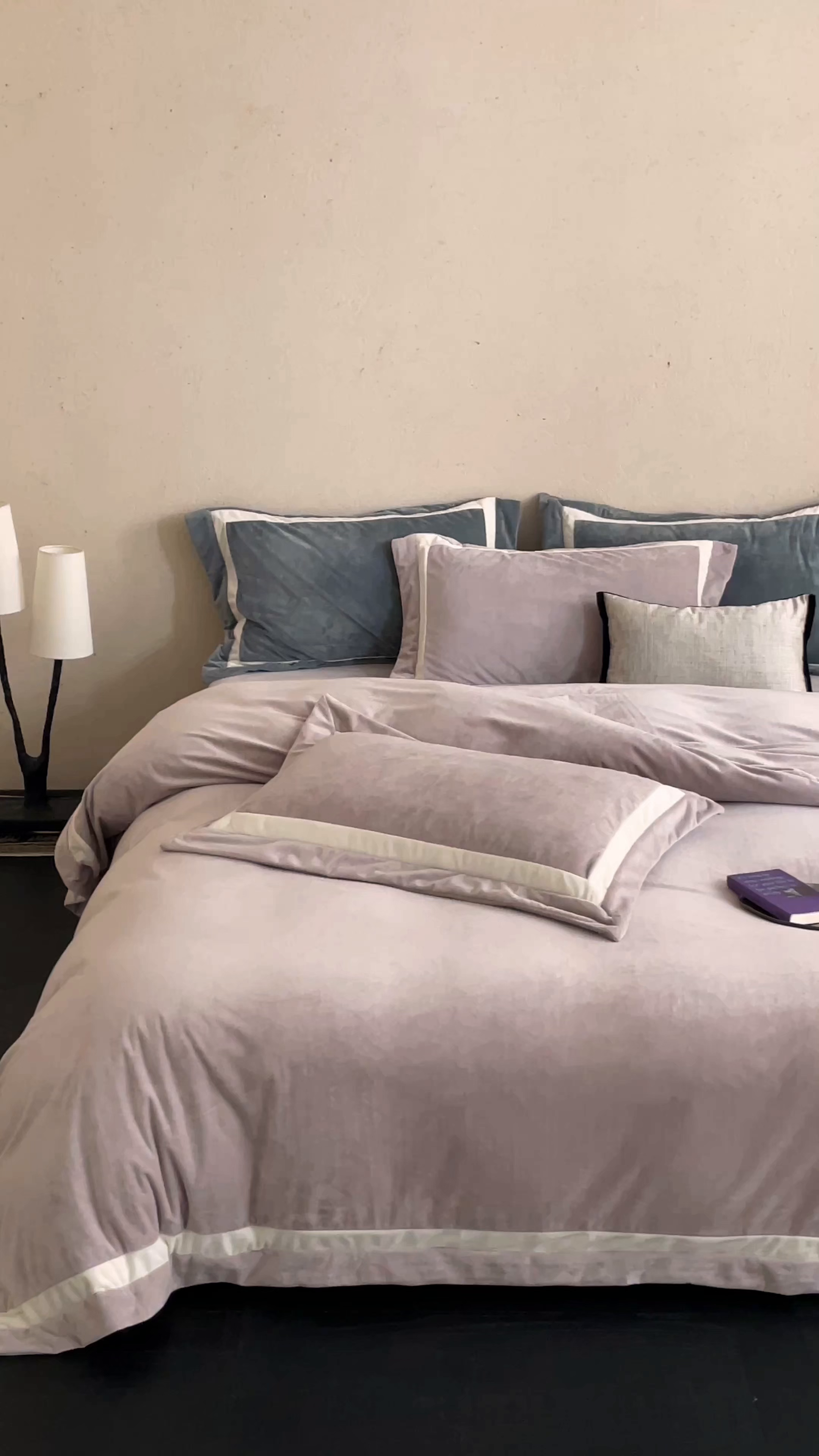 91家纺网 家纺一手货源 找家纺 121 2025新款轻奢新法式德芙绒宝宝绒婴儿绒短毛绒牛奶绒四件套床单被套 繁华-浪漫紫