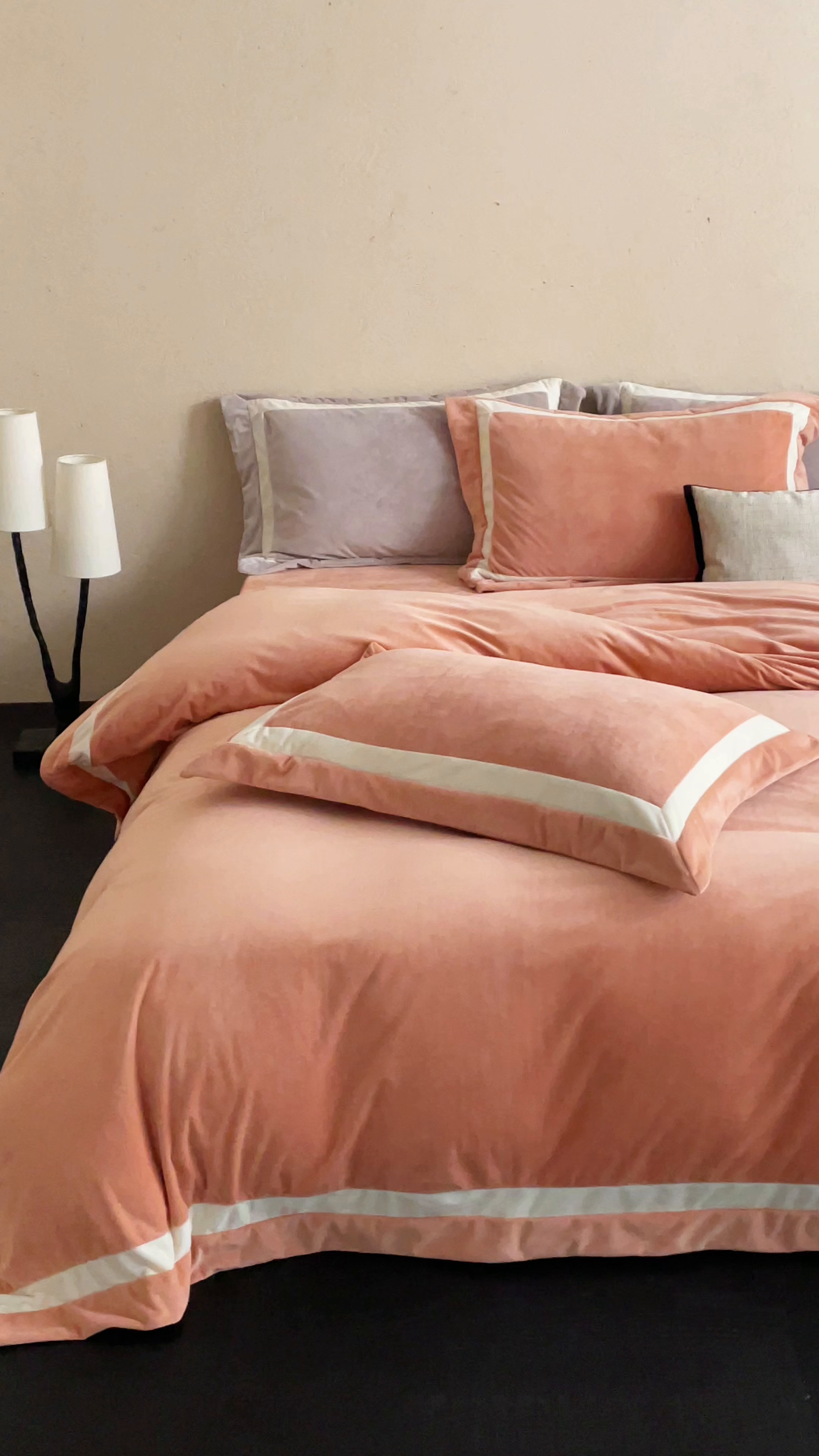 91家纺网 家纺一手货源 找家纺 121 2025新款轻奢新法式德芙绒宝宝绒婴儿绒短毛绒牛奶绒四件套床单被套 繁华-琳琅粉