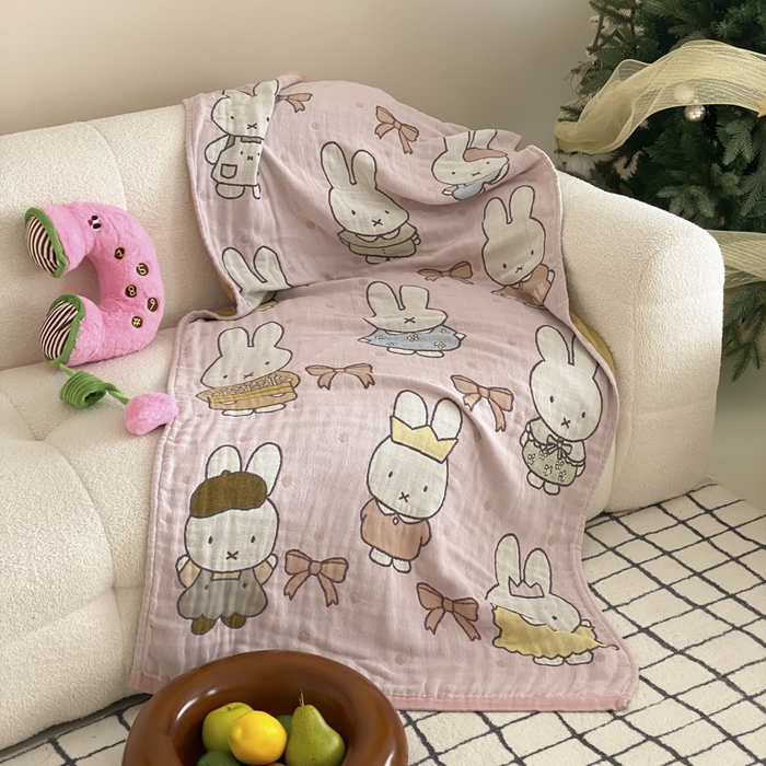 91家纺网 家纺一手货源 找家纺 麻依 2025新款软萌纱布浴巾四层全棉纱布浴巾 呆萌米菲 80*160