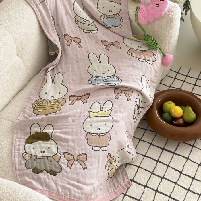 91家纺网 家纺一手货源 找家纺 麻依 2025新款软萌纱布浴巾四层全棉纱布浴巾 呆萌米菲 80*160