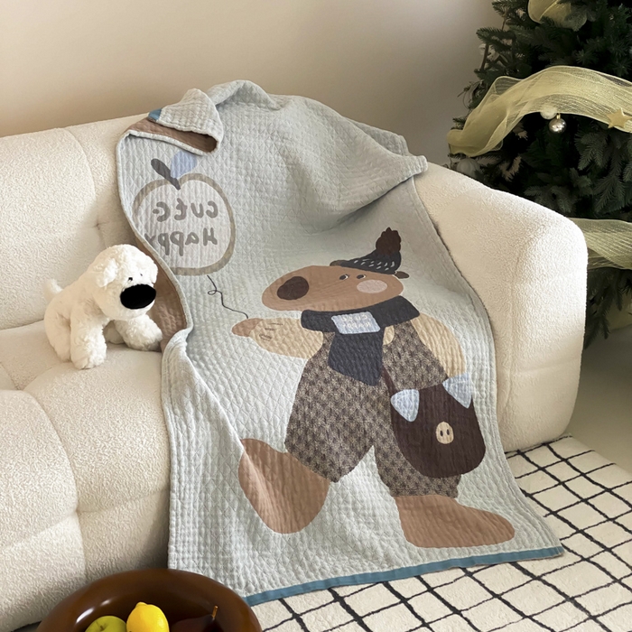 91家纺网 家纺一手货源 找家纺 麻依 2025新款软萌纱布浴巾四层全棉纱布浴巾 快乐卡皮 80*160