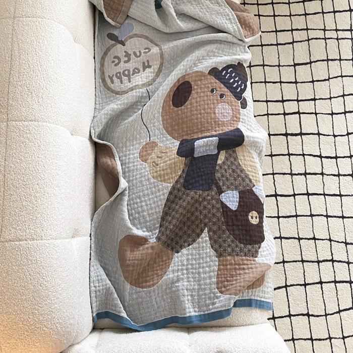 91家纺网 家纺一手货源 找家纺 麻依 2025新款软萌纱布浴巾四层全棉纱布浴巾 快乐卡皮 80*160