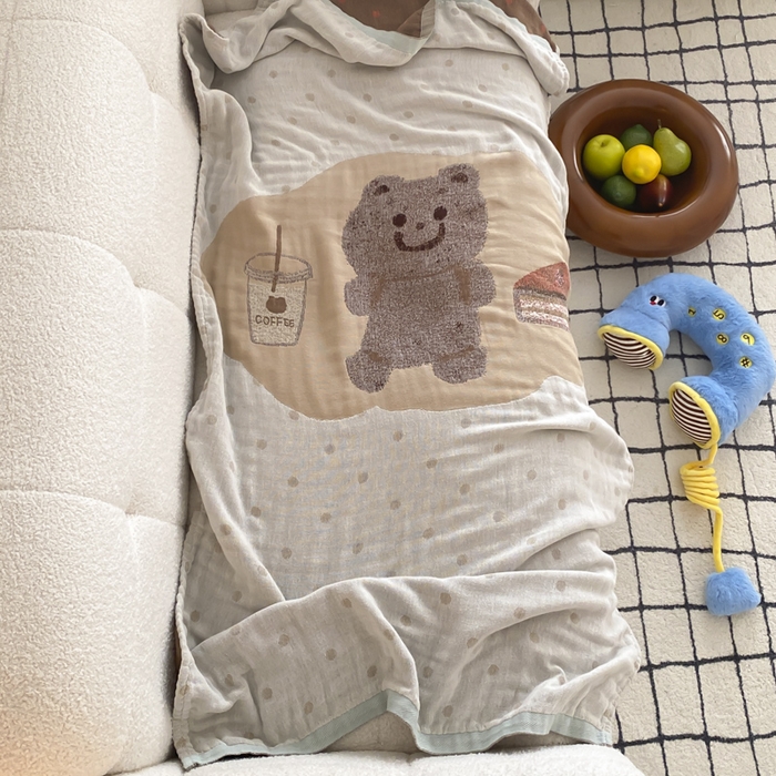 91家纺网 家纺一手货源 找家纺 麻依 2025新款软萌纱布浴巾四层全棉纱布浴巾 甜品熊 80*160