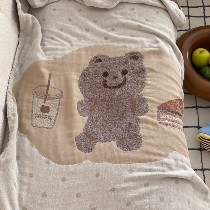 91家纺网 家纺一手货源 找家纺 麻依 2025新款软萌纱布浴巾四层全棉纱布浴巾 甜品熊 80*160