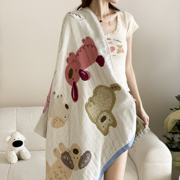 91家纺网 家纺一手货源 找家纺 麻依 2025新款软萌纱布浴巾四层全棉纱布浴巾 小狗的快乐 80*160