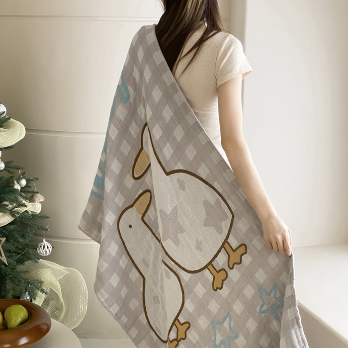 91家纺网 家纺一手货源 找家纺 麻依 2025新款软萌纱布浴巾四层全棉纱布浴巾 星格小鸭 80*160