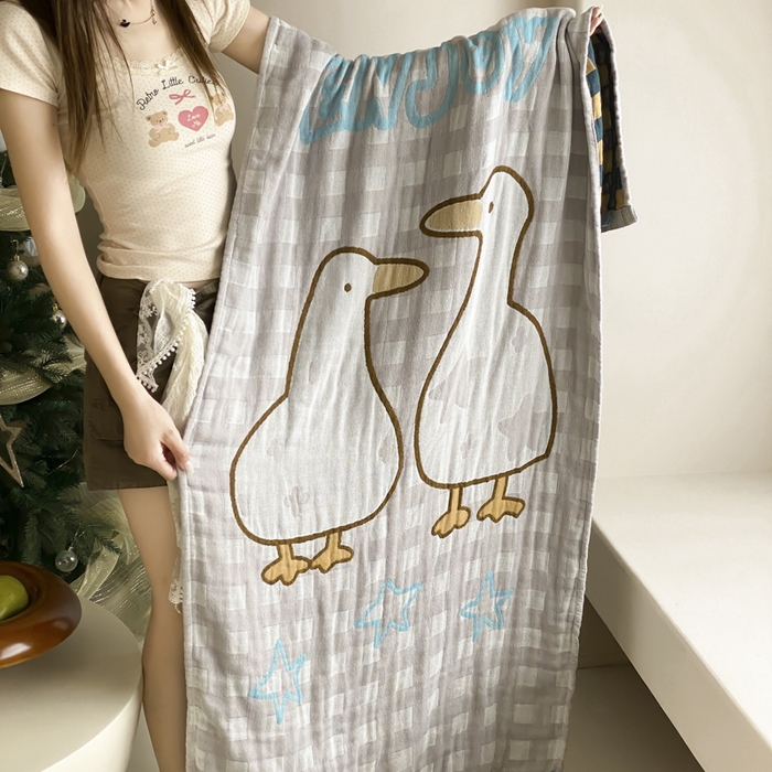 91家纺网 家纺一手货源 找家纺 麻依 2025新款软萌纱布浴巾四层全棉纱布浴巾 星格小鸭 80*160