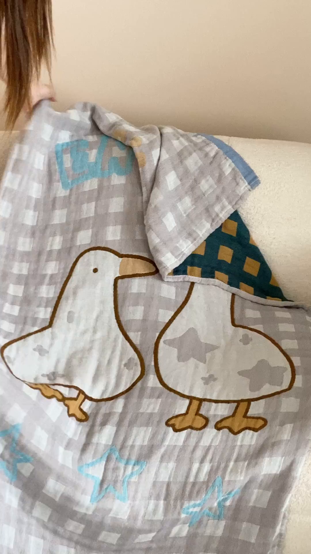 91家纺网 家纺一手货源 找家纺 麻依 2025新款软萌纱布浴巾四层全棉纱布浴巾 星格小鸭 80*160