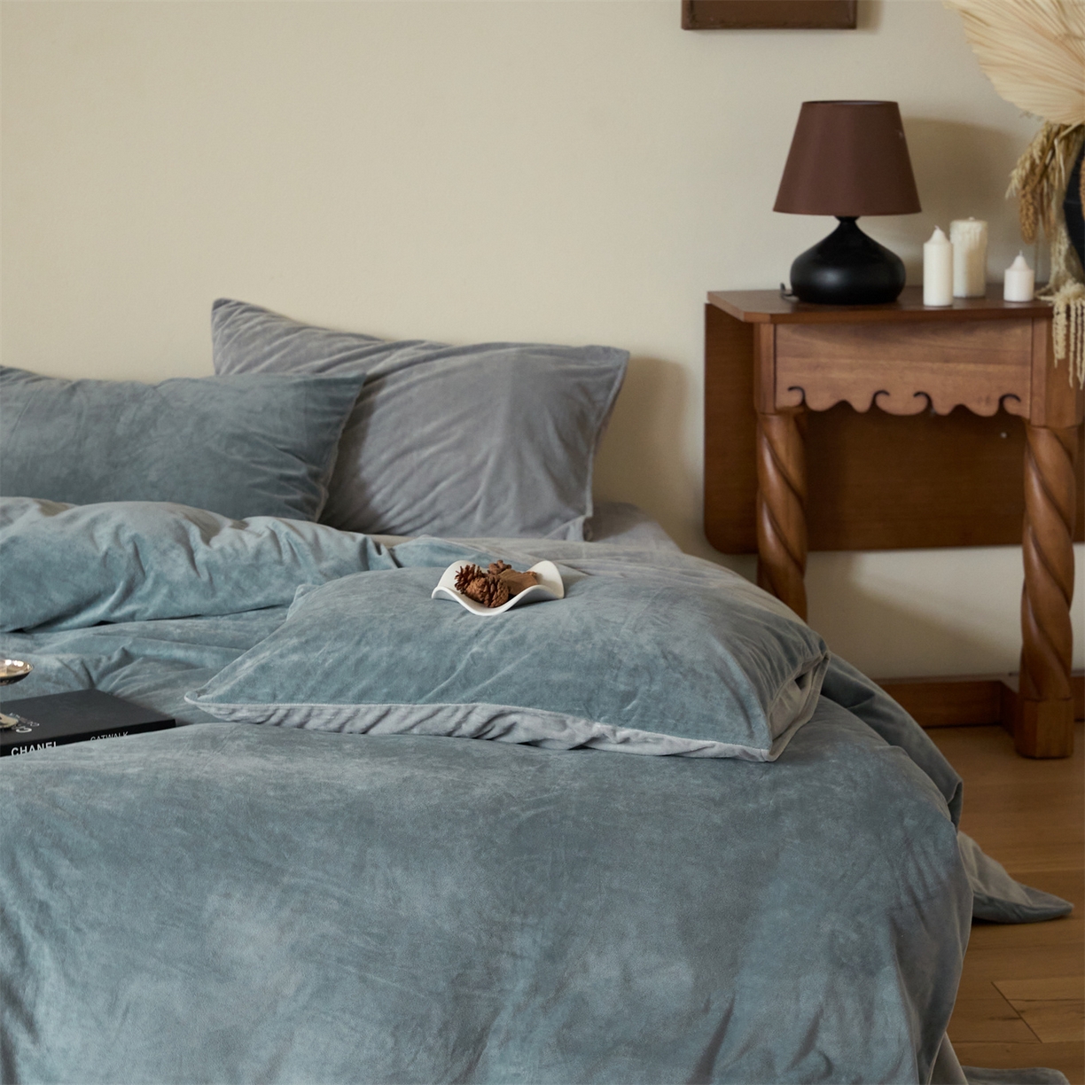 91家纺网 家纺一手货源 找家纺 121 2025新款轻奢新法式德芙绒宝宝绒婴儿绒短毛绒牛奶绒四件套床单被套 冷灰烟灰