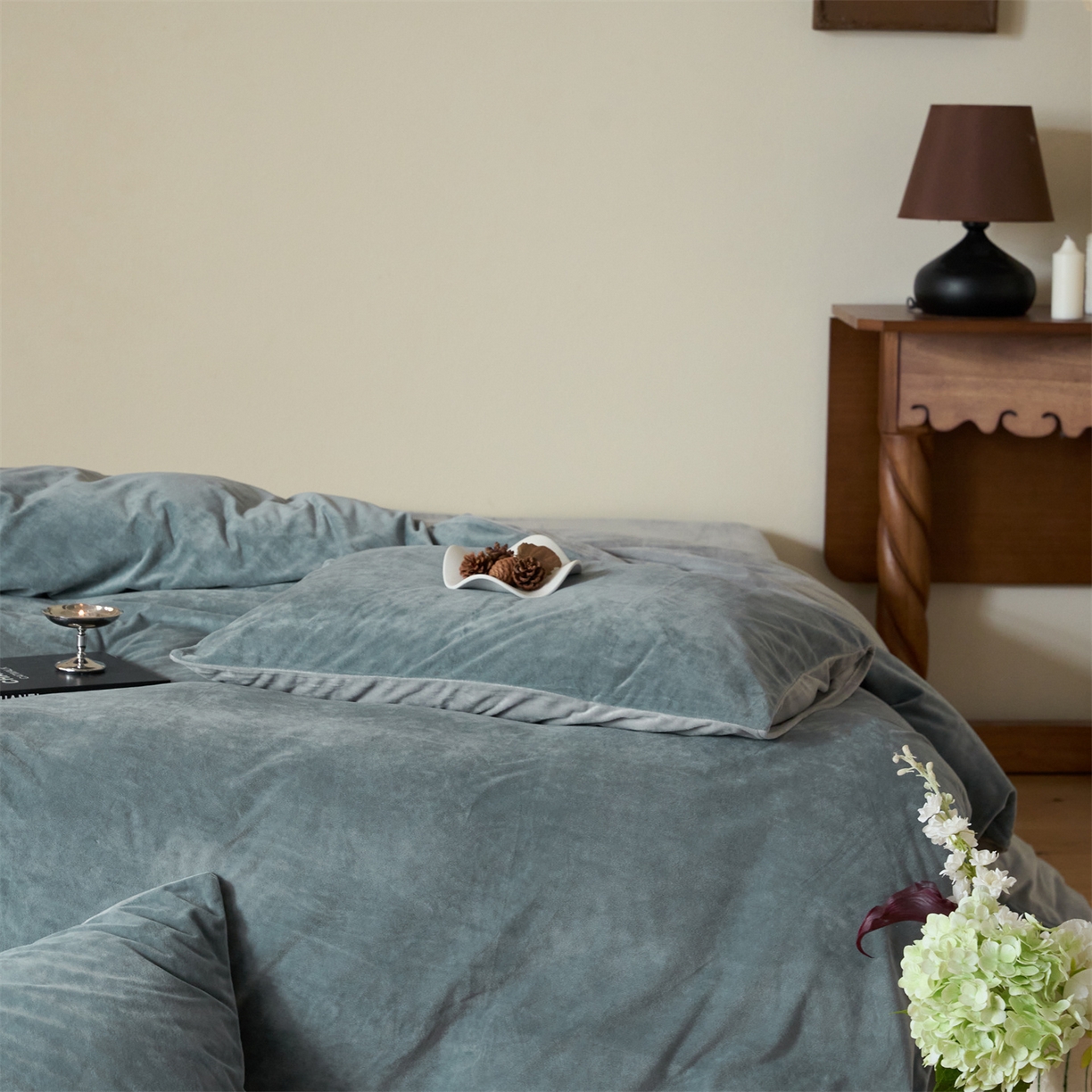 91家纺网 家纺一手货源 找家纺 121 2025新款轻奢新法式德芙绒宝宝绒婴儿绒短毛绒牛奶绒四件套床单被套 冷灰烟灰