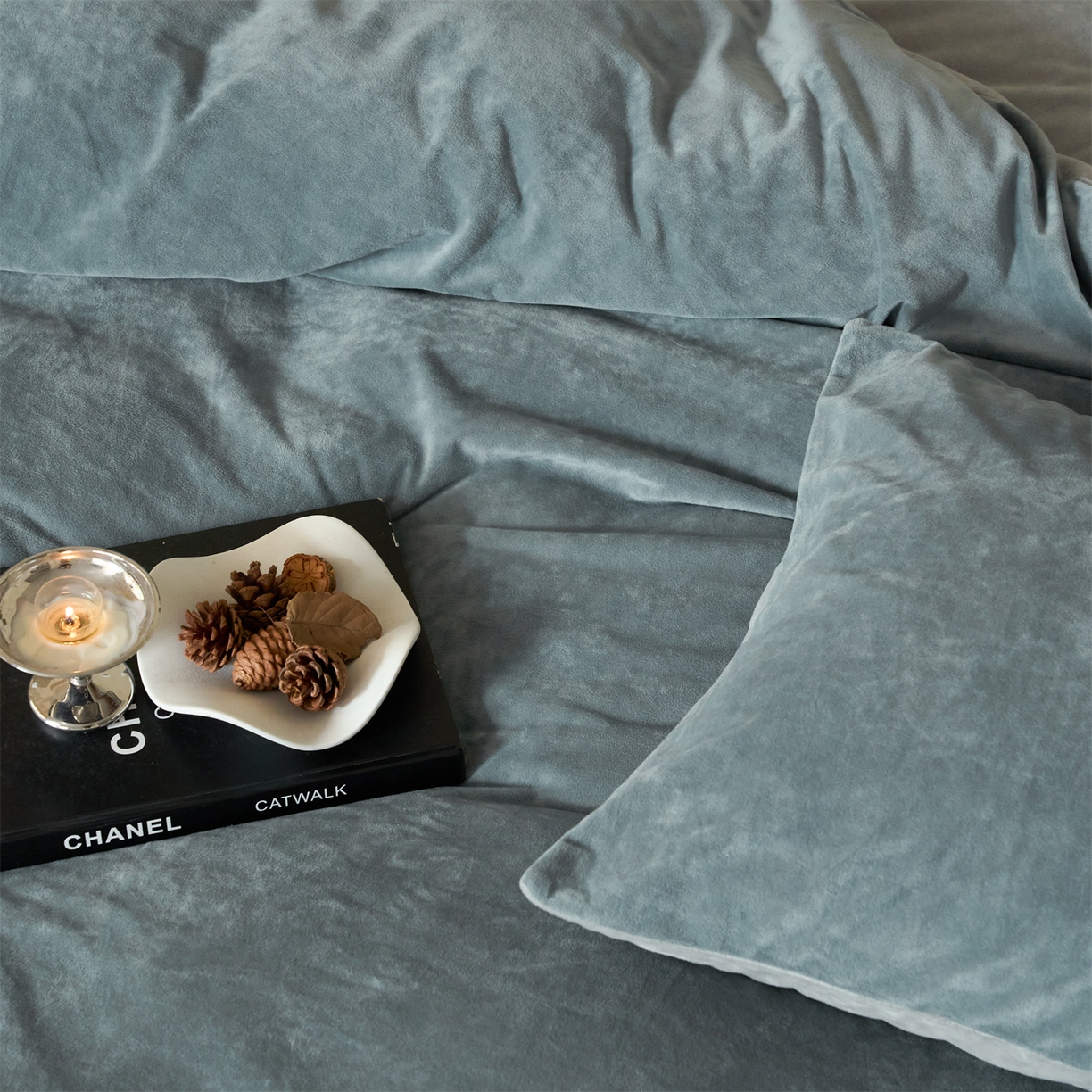 91家纺网 家纺一手货源 找家纺 121 2025新款轻奢新法式德芙绒宝宝绒婴儿绒短毛绒牛奶绒四件套床单被套 冷灰烟灰