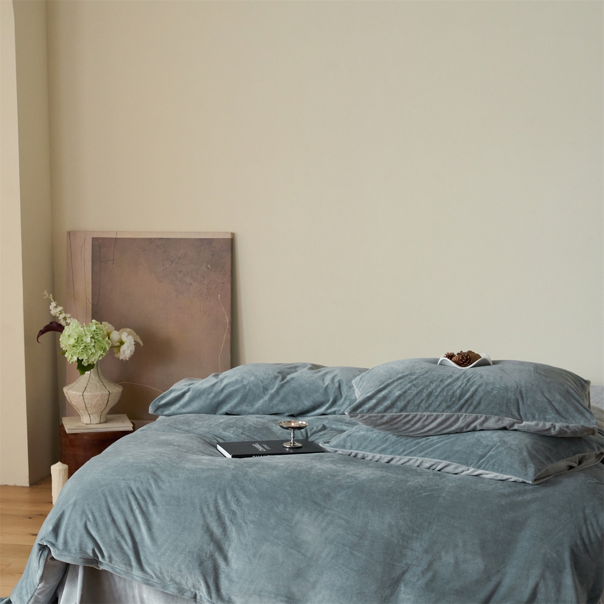 91家纺网 家纺一手货源 找家纺 121 2025新款轻奢新法式德芙绒宝宝绒婴儿绒短毛绒牛奶绒四件套床单被套 冷灰烟灰