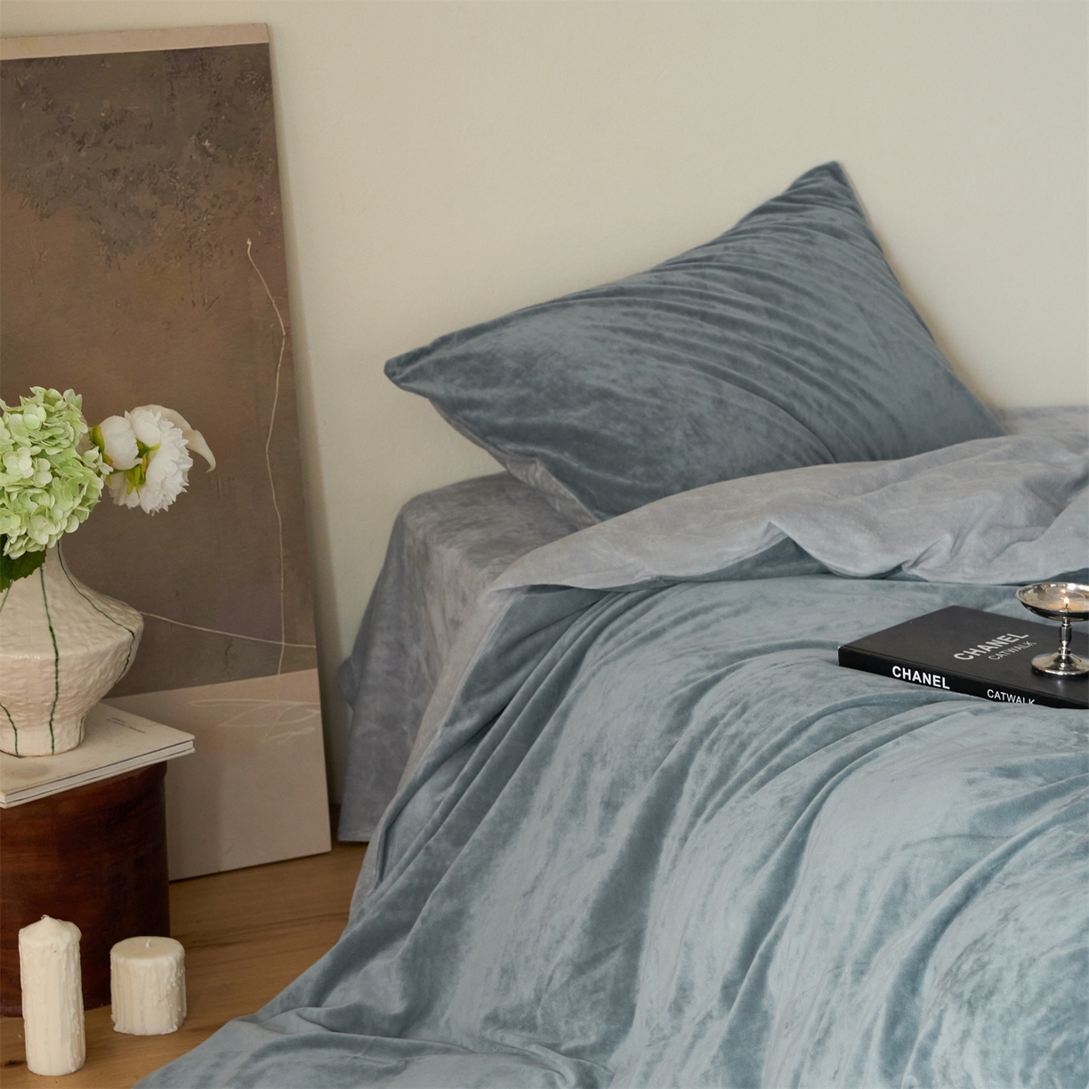 91家纺网 家纺一手货源 找家纺 121 2025新款轻奢新法式德芙绒宝宝绒婴儿绒短毛绒牛奶绒四件套床单被套 冷灰烟灰