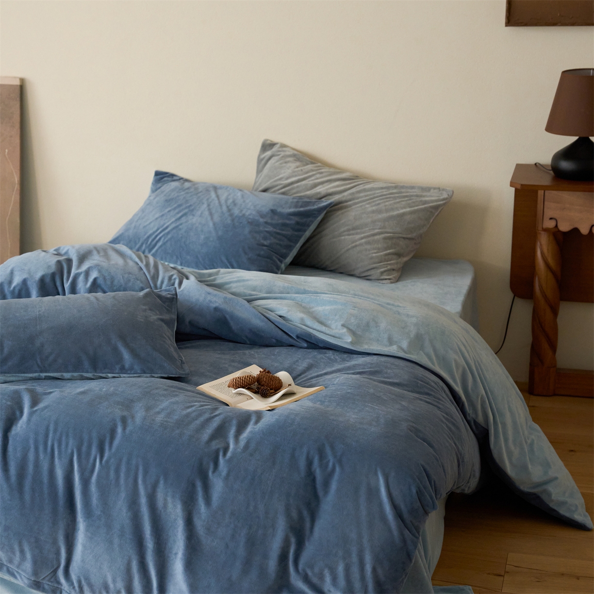 91家纺网 家纺一手货源 找家纺 121 2025新款轻奢新法式德芙绒宝宝绒婴儿绒短毛绒牛奶绒四件套床单被套 魅蓝水蓝