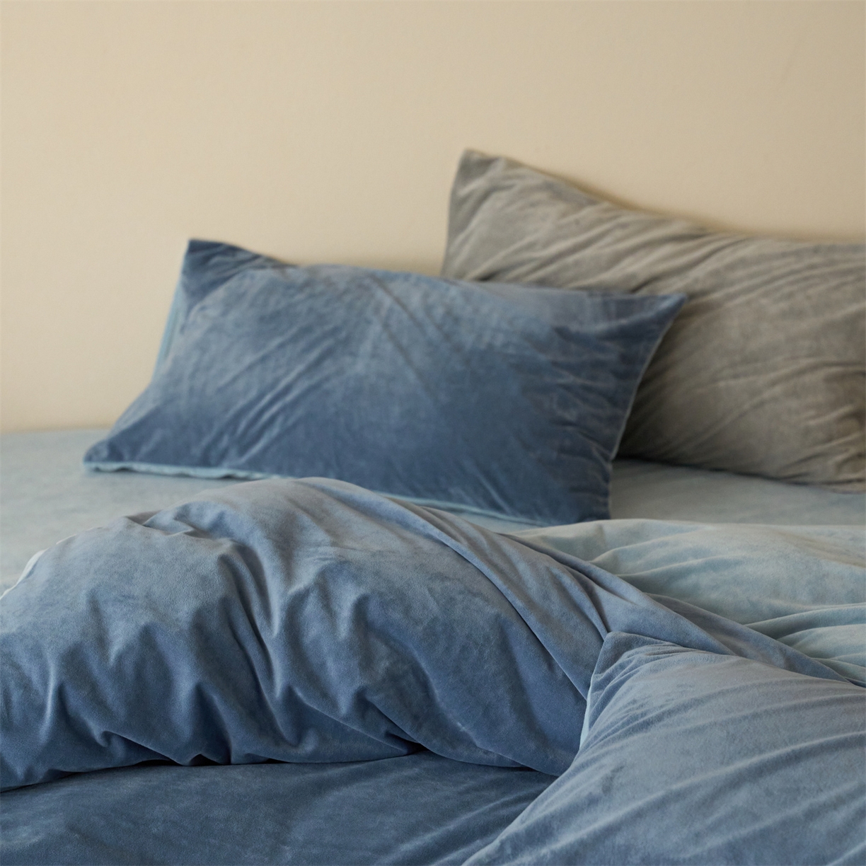 91家纺网 家纺一手货源 找家纺 121 2025新款轻奢新法式德芙绒宝宝绒婴儿绒短毛绒牛奶绒四件套床单被套 魅蓝水蓝