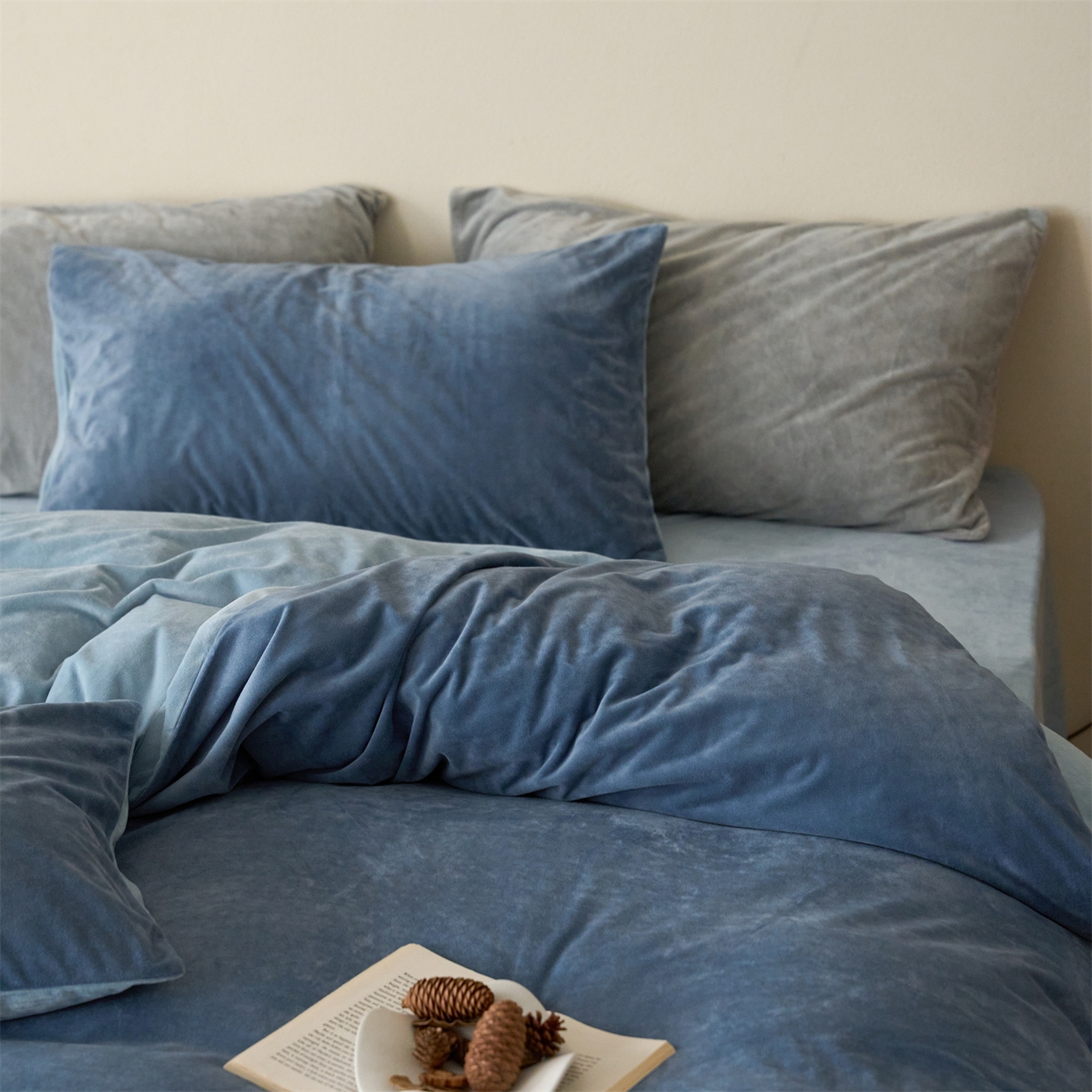 91家纺网 家纺一手货源 找家纺 121 2025新款轻奢新法式德芙绒宝宝绒婴儿绒短毛绒牛奶绒四件套床单被套 魅蓝水蓝