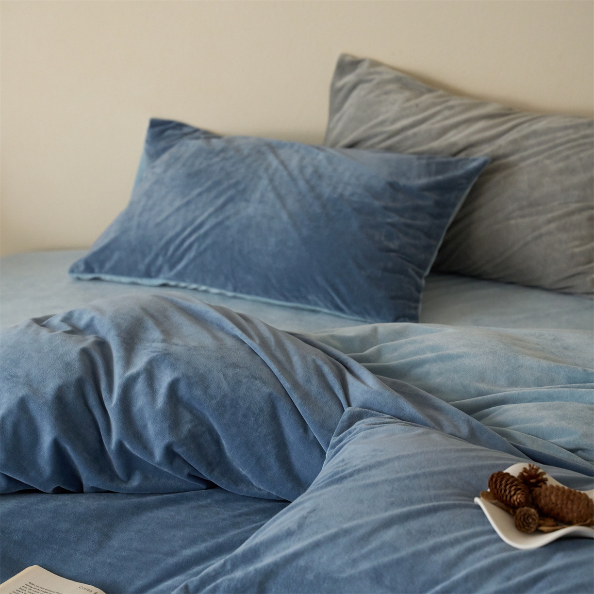 91家纺网 家纺一手货源 找家纺 121 2025新款轻奢新法式德芙绒宝宝绒婴儿绒短毛绒牛奶绒四件套床单被套 魅蓝水蓝