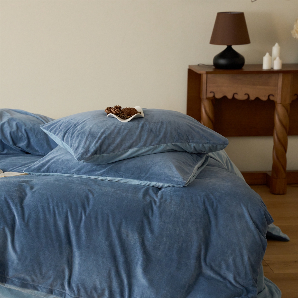 91家纺网 家纺一手货源 找家纺 121 2025新款轻奢新法式德芙绒宝宝绒婴儿绒短毛绒牛奶绒四件套床单被套 魅蓝水蓝