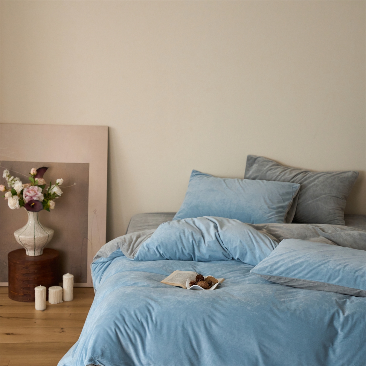 91家纺网 家纺一手货源 找家纺 121 2025新款轻奢新法式德芙绒宝宝绒婴儿绒短毛绒牛奶绒四件套床单被套 天蓝烟灰