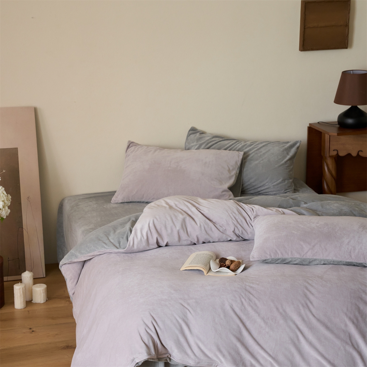 91家纺网 家纺一手货源 找家纺 121 2025新款轻奢新法式德芙绒宝宝绒婴儿绒短毛绒牛奶绒四件套床单被套 雾紫烟灰