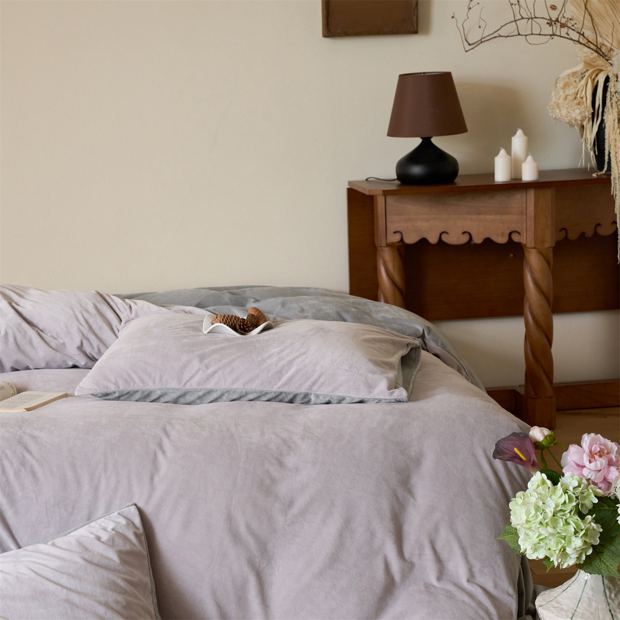 91家纺网 家纺一手货源 找家纺 121 2025新款轻奢新法式德芙绒宝宝绒婴儿绒短毛绒牛奶绒四件套床单被套 雾紫烟灰